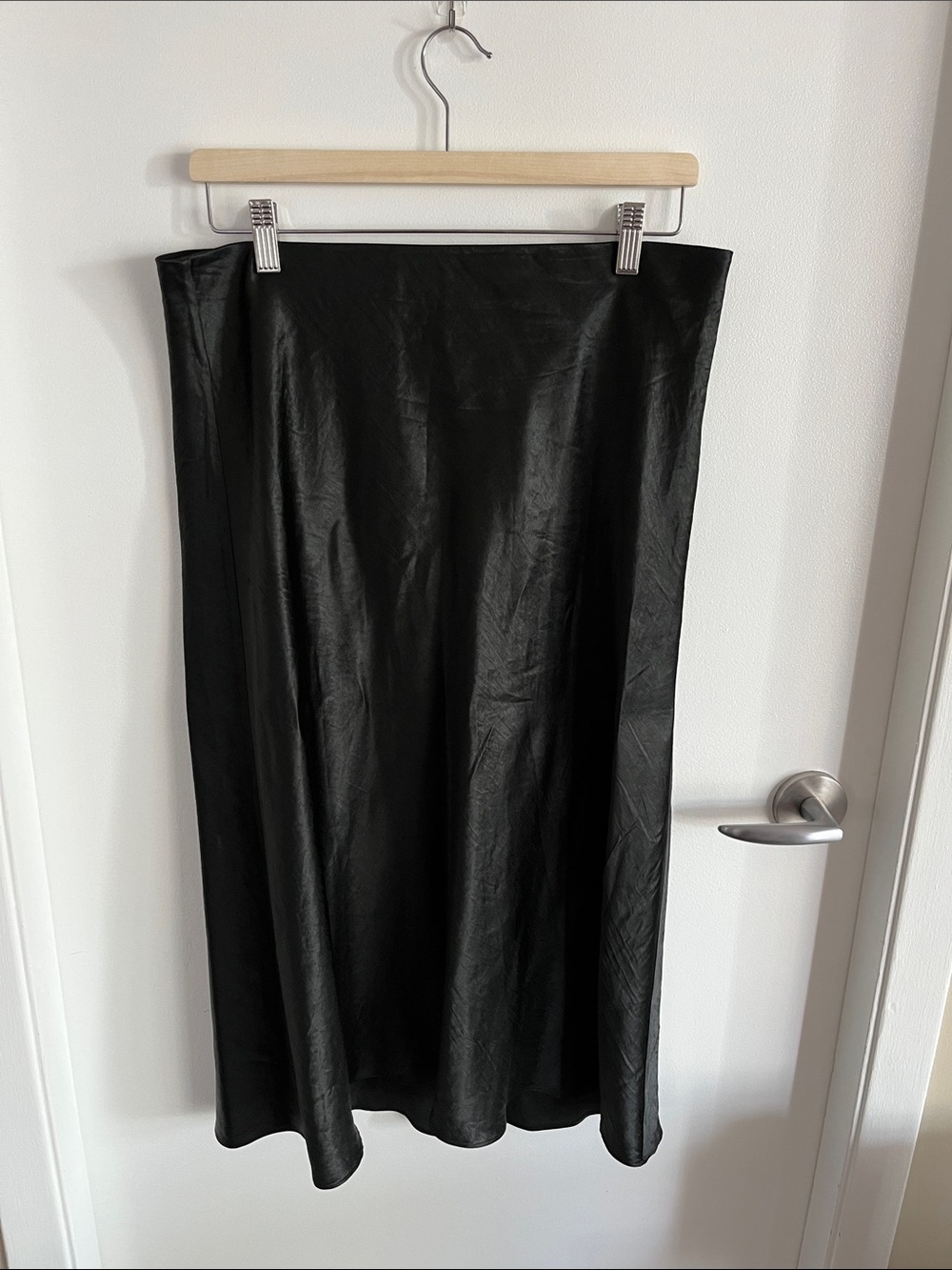 Babaton size 12 - Black Women’s Midi Skirt - Sleek Satin Finish